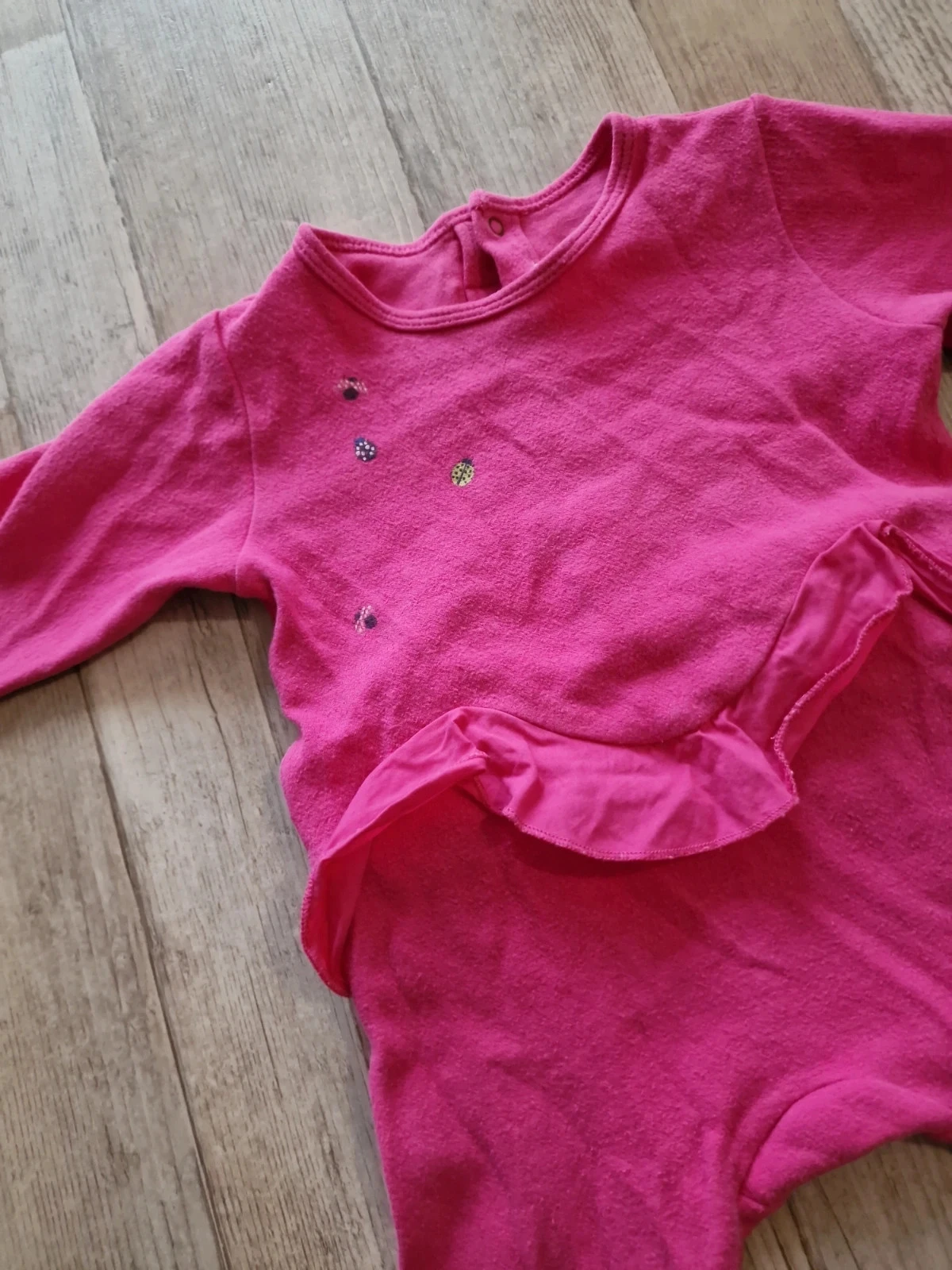 Ladybug pyjama with small ruffles – photo 3